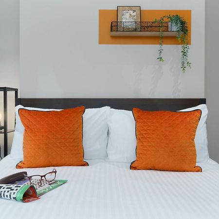 Apartment Three - Free Private Car Park - Sleeps 6 - 3 Shower Rooms - By Ocean City Retreats Plymouth Exterior photo