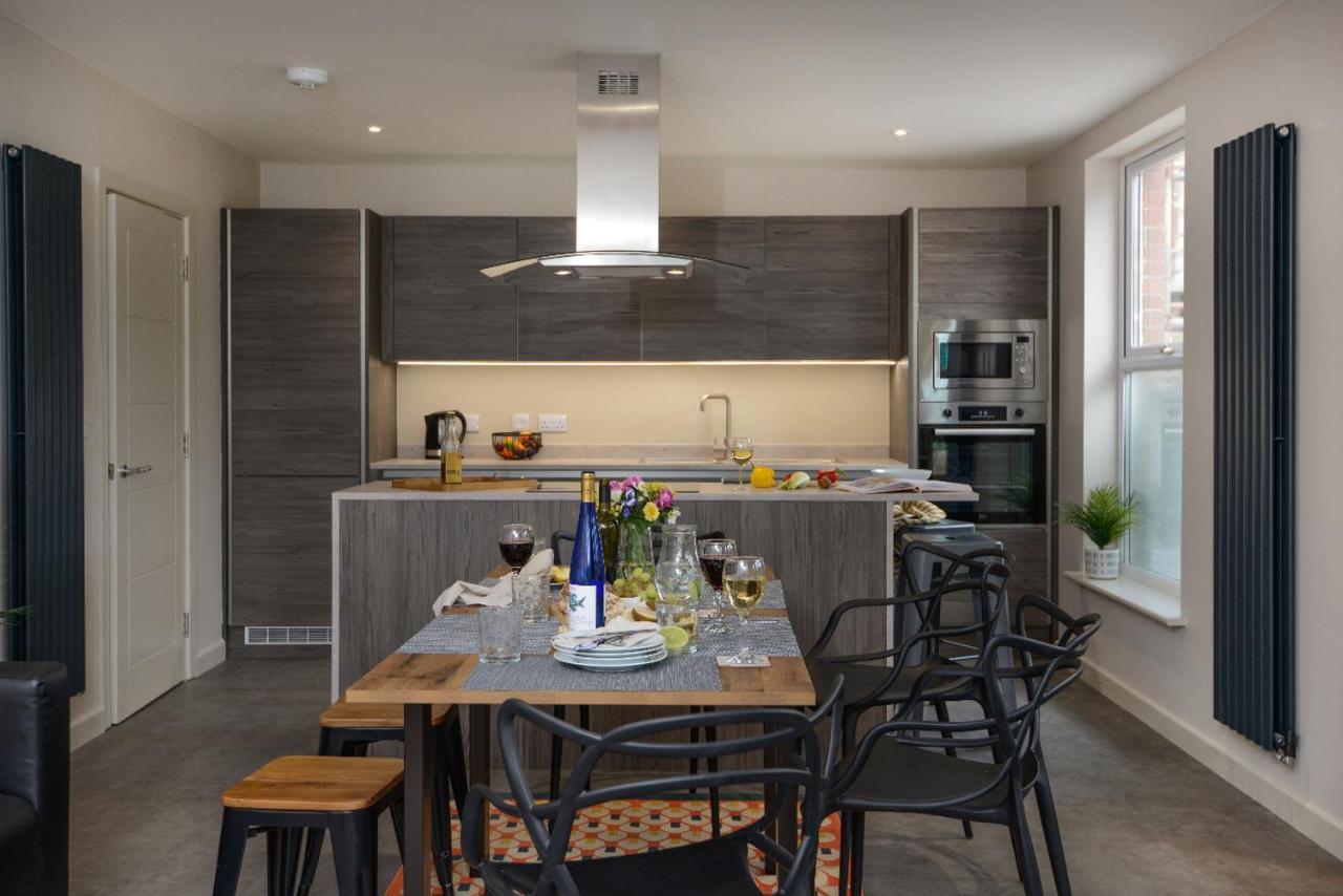 Apartment Three - Free Private Car Park - Sleeps 6 - 3 Shower Rooms - By Ocean City Retreats Plymouth Exterior photo