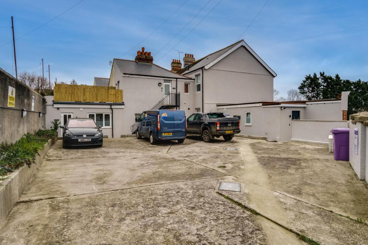 Apartment Three - Free Private Car Park - Sleeps 6 - 3 Shower Rooms - By Ocean City Retreats Plymouth Exterior photo