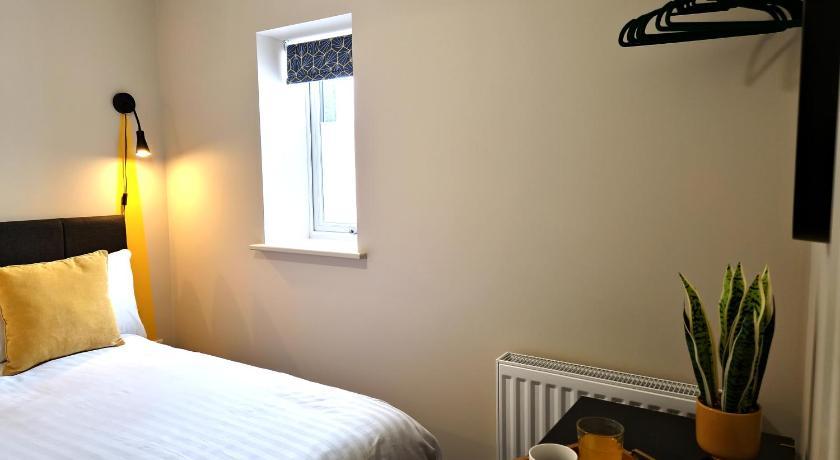 Apartment Three - Free Private Car Park - Sleeps 6 - 3 Shower Rooms - By Ocean City Retreats Plymouth Exterior photo
